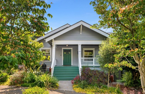 Madrona House | Seattle Vacation Home: The Campus