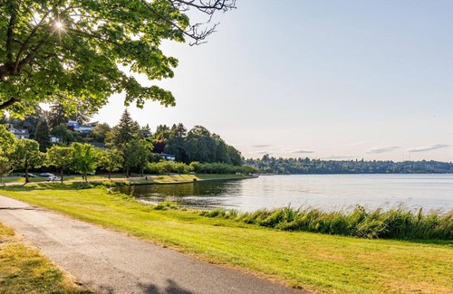 Columbia City Apartment | Seattle’s Historic Colombia City Neighborhood - Walk to Light Rail!