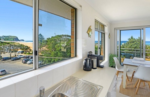 Avoca Beach Apartment | Seaview 12 - Pete & Kaz's - Modern Apartment