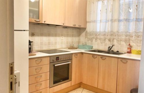 Anavyssos Apartment | Seaview 2nd flr. apt. next to the beach, wifi,a/c,p/c media.
