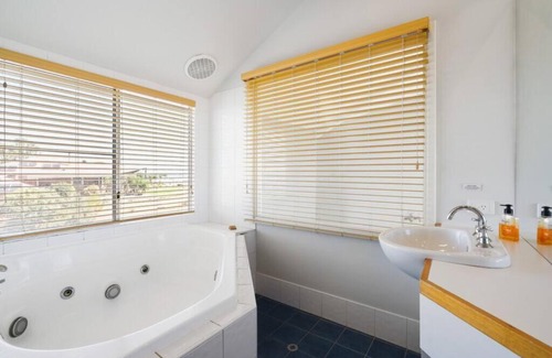 Peppermint Grove Beach House | Seaview Beach House by Peppy Beach Retreats®