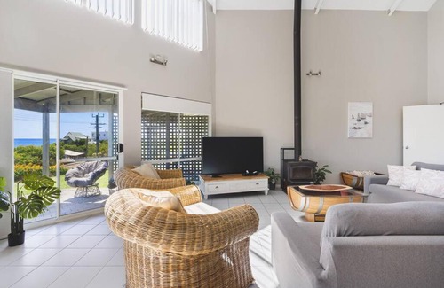 Peppermint Grove Beach House | Seaview Beach House by Peppy Beach Retreats®