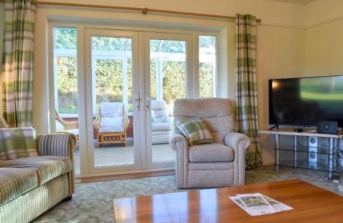 Axminster House | Seaview Bungalow