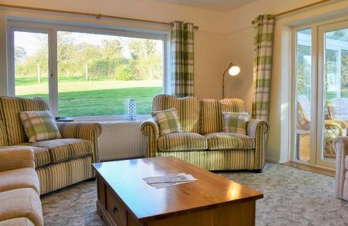 Axminster House | Seaview Bungalow