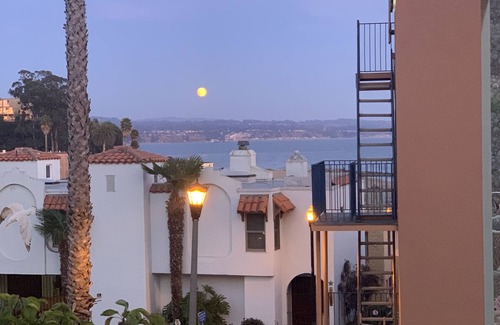 Capitola Condo | Seaview Condo - 150 Steps to the Beach and Pier