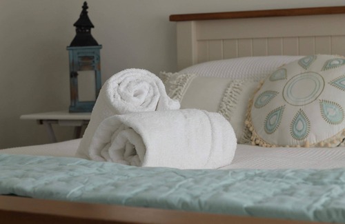 Mokau House | Seaview Cottage. A cosy relaxing cottage, close to Mokau.
