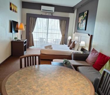 Tanjung Bungah Apartment | Seaview Deluxe Rainbow Paradise Tg Bungah 6pax