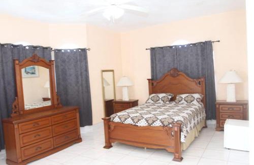 St.Bran's Burg House | SeaView Heights Villa montego bay