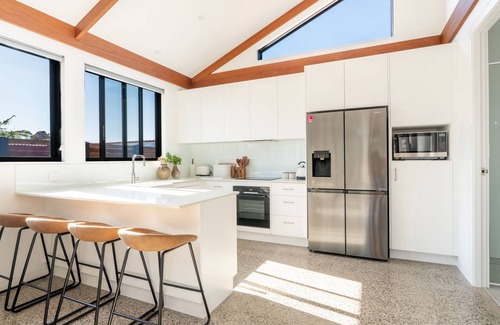 Kiama House | Seaview Lane Hideaway ~ Captivating coastal escape by the sea