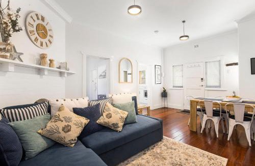 Henley Beach Apartment | Seaview No 6 Henley Beach Wifi