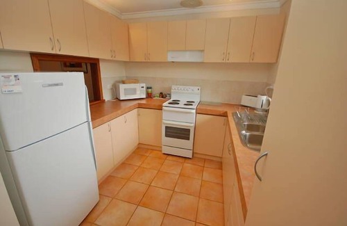 Rockingham Apartment | Seaview on Kent.a beachside gem.