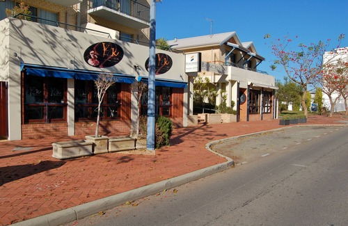 Rockingham Apartment | Seaview on Kent.a beachside gem.