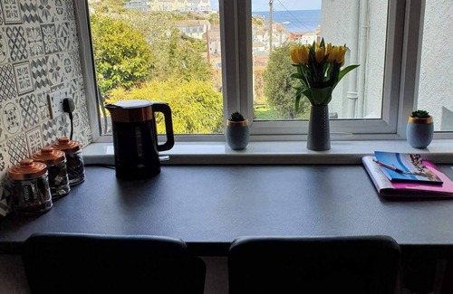Mevagissey Apartment | Seaview-petsok-patio-1br