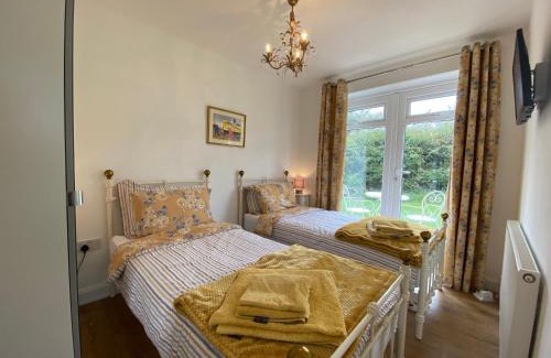 Freshwater House | SEAVIEW self-catering coastal bungalow in rural West Wight