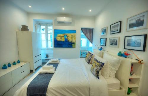Sliema House | Seaview Sliema 30 seconds to High Street & Ferry, 2x Double En-suite Bedrooms, Modern Whole Traditional Townhouse, Kitchen, Living Area, & Roof Terrace