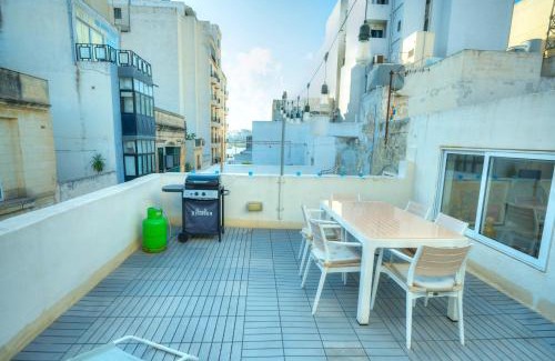 Sliema House | Seaview Sliema 30 seconds to High Street & Ferry, 2x Double En-suite Bedrooms, Modern Whole Traditional Townhouse, Kitchen, Living Area, & Roof Terrace