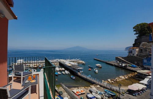 Sorrento Historic Centre Apartment | SeaView Sorrento Apartment by the sea with terrace