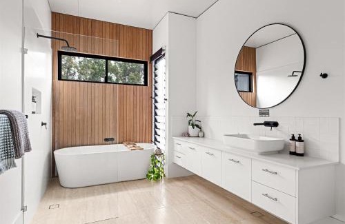 Yallingup House | Seaview - spa and ocean views in luxury