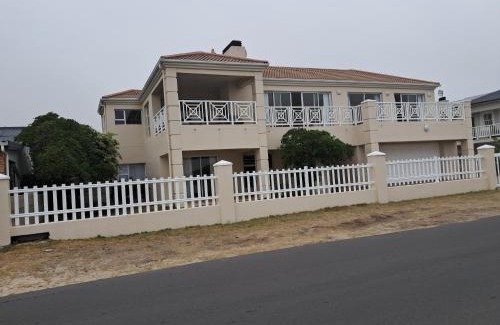 Sandbaai House | Seaview