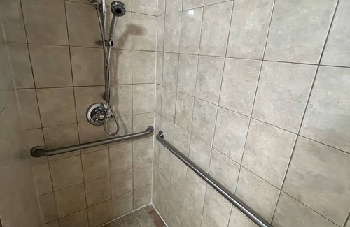 Mid City Hotel | Seaway Motel