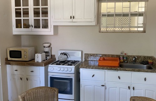 Silver Sands Apartment | SEAWINDS. Economical Accommodation - Two minute walk from the beach.