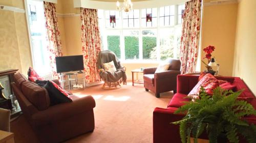 Rhos on Sea Apartment | Seawinds Holiday Apartment, dog-friendly