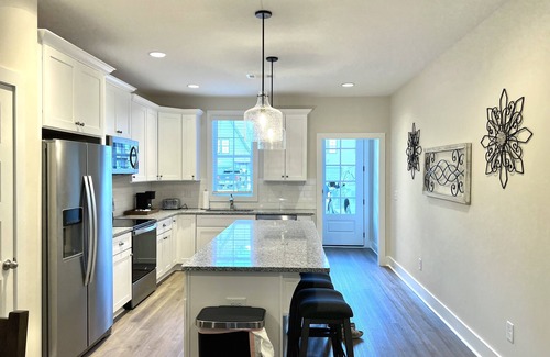 Auburn - Opelika House | SEC House-2025 FB game weekends include 4 endzone tickets 2 night min-sleeps 8