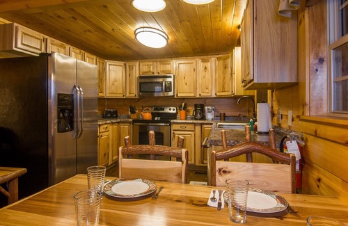 Gatlinburg - Pigeon Forge Cabin | Secluded 2 Bed, Hot Tub, Pool Table, Fire Pit. Enjoy the fall fun at Dollywood!
