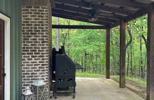 Oxford Cabin | Secluded 2 Bedroom Cabin 12 miles from the Square and Ole Miss Campus