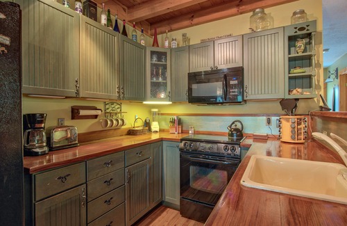 Cranberry Falls House | Secluded 2 BR 2 BA Cabin,Glamorous Views,Hot Tub, Firepit, WIFI
