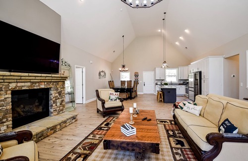 Blairsville Cabin | Secluded 2-story home with private hot tub, game room, fireplace, firepit, decks