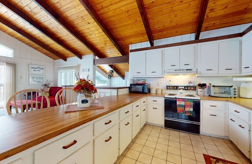 Bartlett House | Secluded 2-story home with wood fireplace, deck, grill, fast WiFi, & streaming