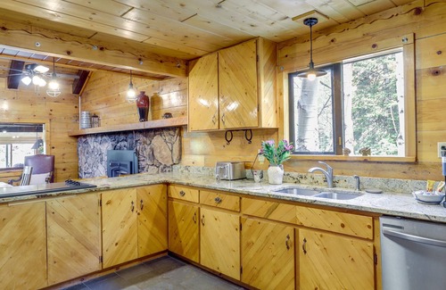 Tollgate Canyon Cabin | Secluded 3-Acre Cabin in Tollgate w/Gas Grill!