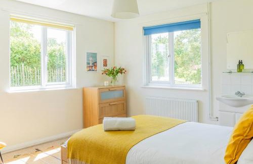 New Forest District House | Secluded 3 bed cottage in private parkland