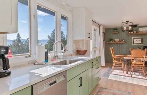 Helena House | Secluded 3 Bed Home near Scratchgravel Peak