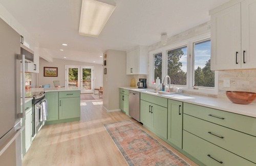 Helena House | Secluded 3 Bed Home near Scratchgravel Peak