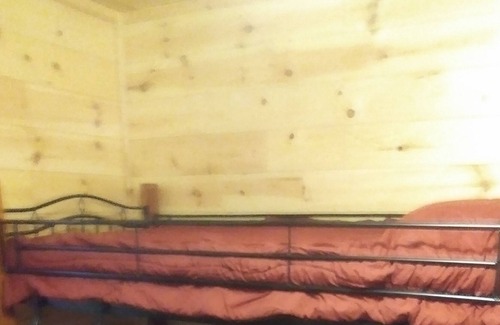 Rutherfordton Cabin | Secluded 3 story 4 br 2 bth on BroadRiver, by Ashville ,TIEC Chimney rock.