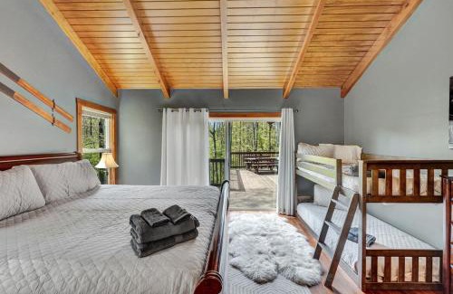 Salamanca House | Secluded 3BR Home Fire Pit Covered Deck
