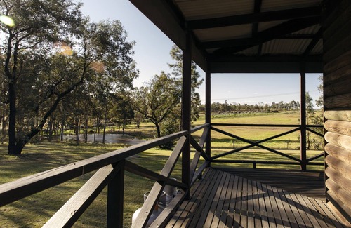 Pokolbin House | Secluded 3BR lodge in Palmers Lane Estate with Pool, Tennis, walk to Cellardoors