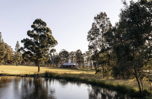 Pokolbin House | Secluded 3BR lodge in Palmers Lane Estate with Pool, Tennis, walk to Cellardoors