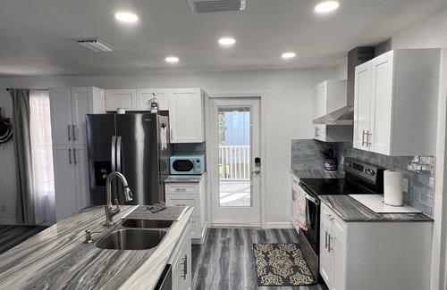 Placida Cottage | Secluded Beach House, steps to Sandy Beach on LGI with a shared dock!🏖️🎣