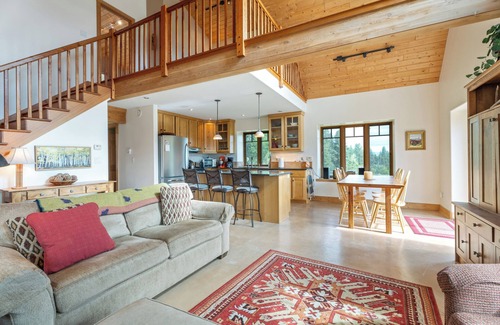 Hamilton House | Secluded Bitterroot Valley Cabin