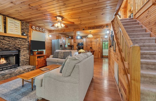 Townsend Cabin | SECLUDED♤Bonfire pit♤2 bdrm/2bath♤Pet friendly