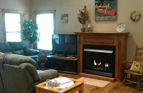 English Cabin | Secluded Cabin High Above Patoka Lake, 15 Minutes to French Lick