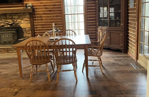 Bladensburg Cabin | Secluded Cabin Home with Hot Tub on over 10 acres