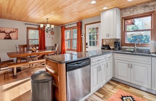 Necedah Cabin | Secluded Cabin/HotTub + Swimming Pool + Game Room