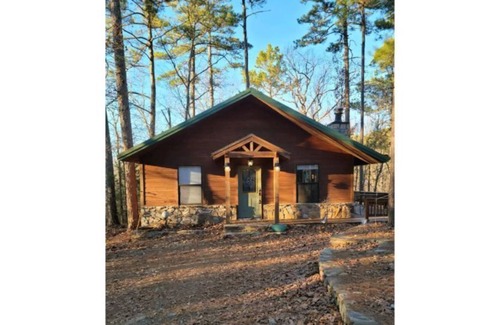 Mena House | Secluded Cabin in the Forest at Raspberry Retreat