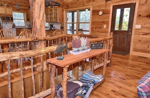 New Plymouth Cabin | Secluded Cabin in Hocking Hills on 97 acres