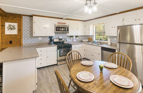 Wildwood Cabin | Secluded cabin near Chattanooga with W/D, AC & outdoor space - dog-friendly