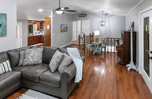 Louisville Cabin | Secluded Cabin on 10 Acres 15 Min from Everything